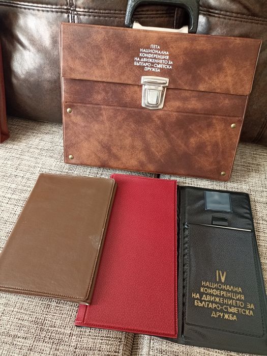 Кожено куфарче и папки
