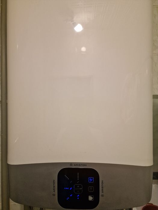 Продам водонагреватель аристон 50 литров
