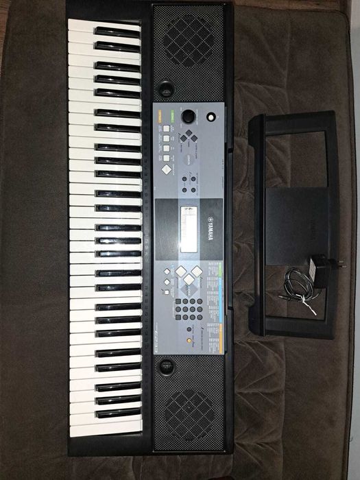 Claviatură electronică Yamaha PSR-E233