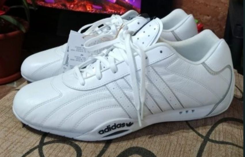 NOU cu etichetă Adidas Originals mărimea 44