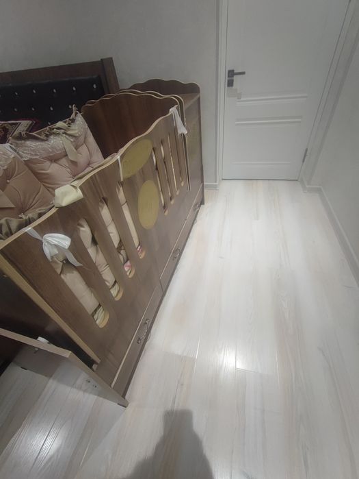 Bolalar uchun beshikli yotoq sotiladi