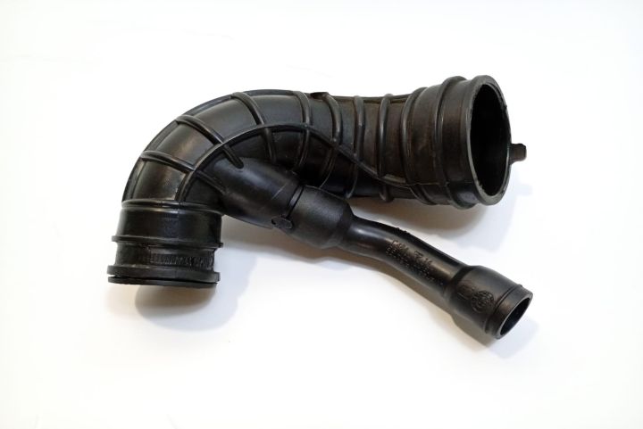 Furtun admisie aer  9642212280 Ford Fiesta a 5-a generatie seria