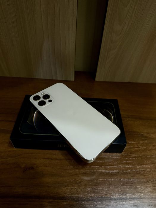Продам айфон 12 про