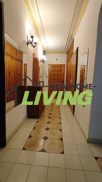 Продава се Тристаен апартамент в Пловдив, Христо Смирненски - 100 кв.м за 1550 €/кв.м - Снимка #8