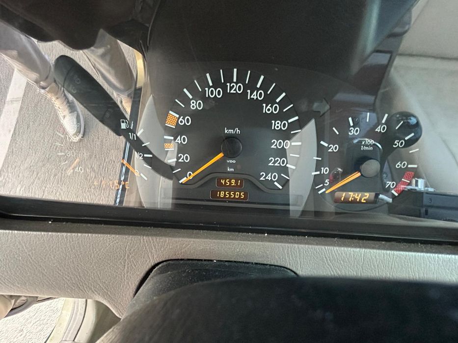 Mercedes W202 c180