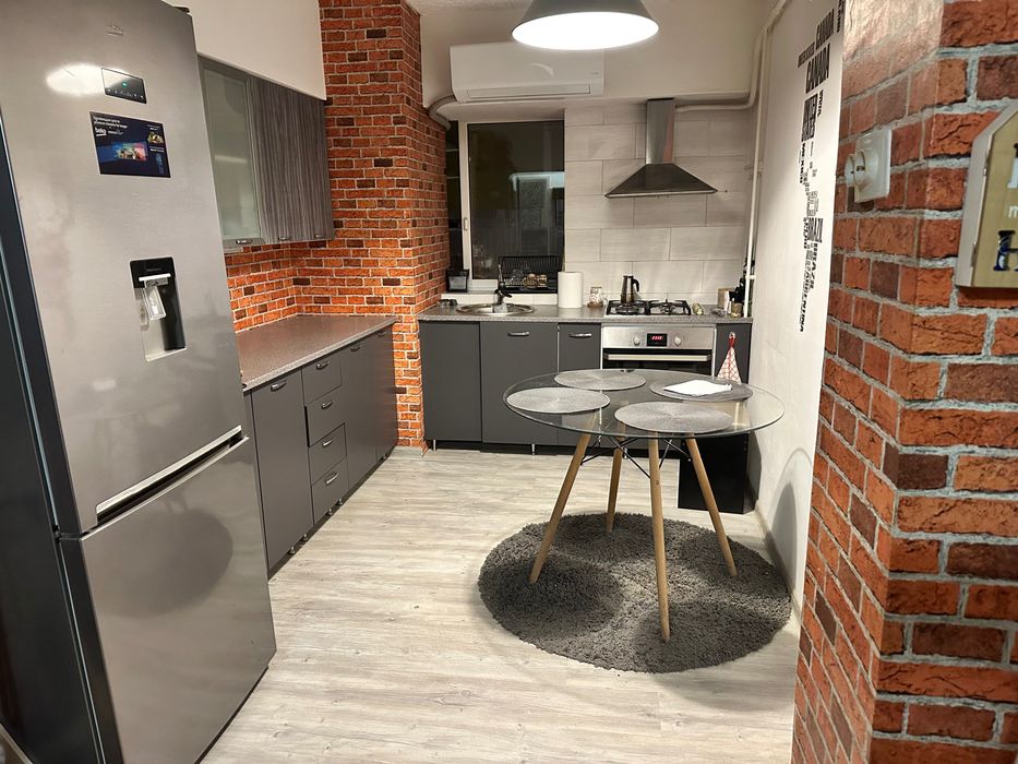Apartament cu trei camere de vanzare, Barlad, zona centru