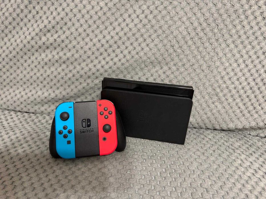 Vând Nintendo Switch OLED (Neon Blue/Red) + Husă de protecție