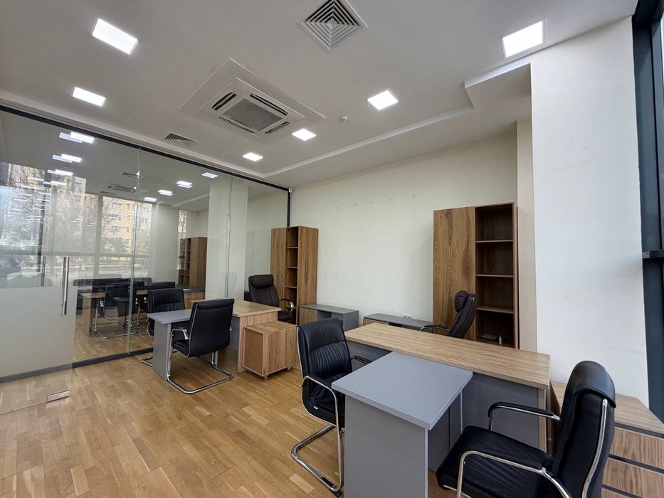 Срочно аренда офис Учебный центр Showroom с мебелью метро Айбек