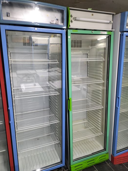 Холодильник стеклянный