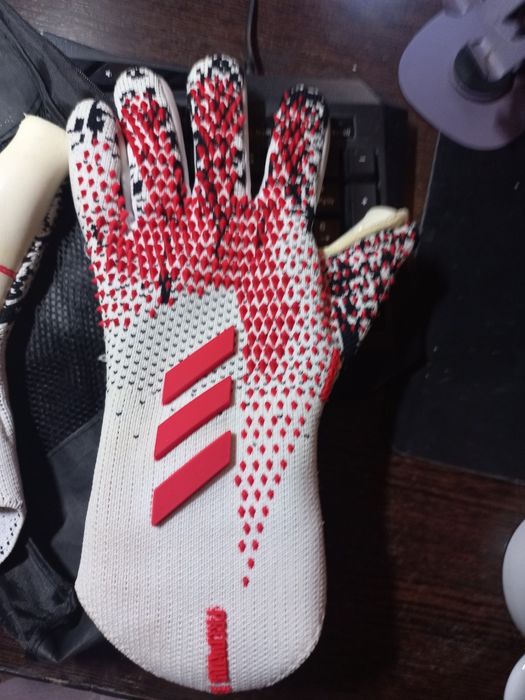 Вратарские перчатки Adidas