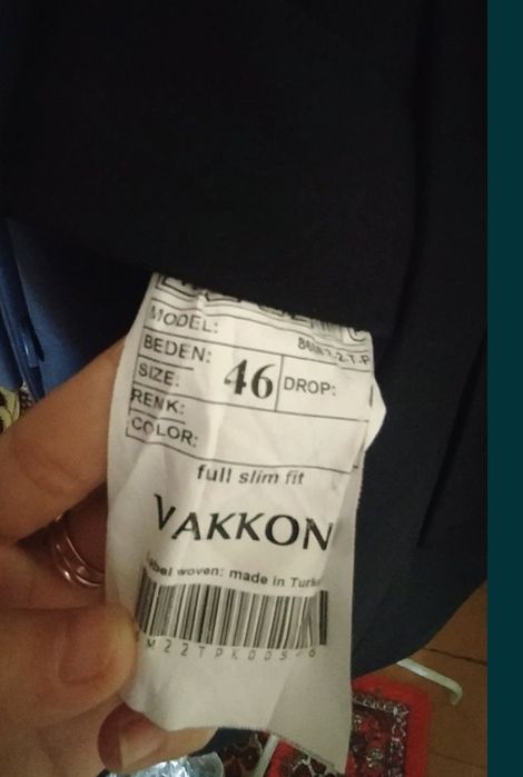 Kostyum shim sotiladi