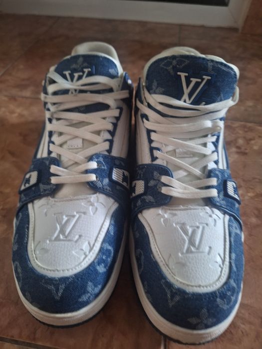 Louis Vuitton albastrii