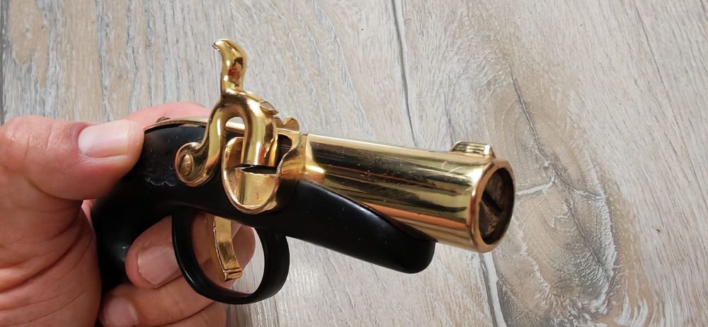 bricheta sub forma de pistol