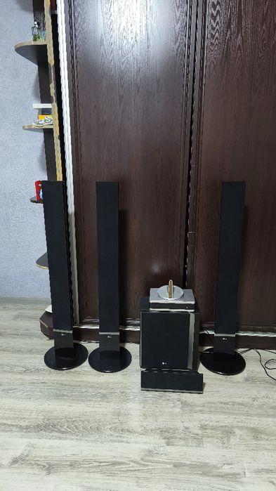 Аудиосистема для домашнего кинотеатра-мощный звук,отличное состояние