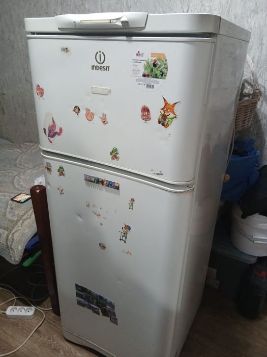 Холодильник Indesit