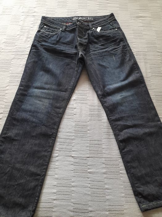 Нови мъжки дънки ,размер 38 и един  броя къси.