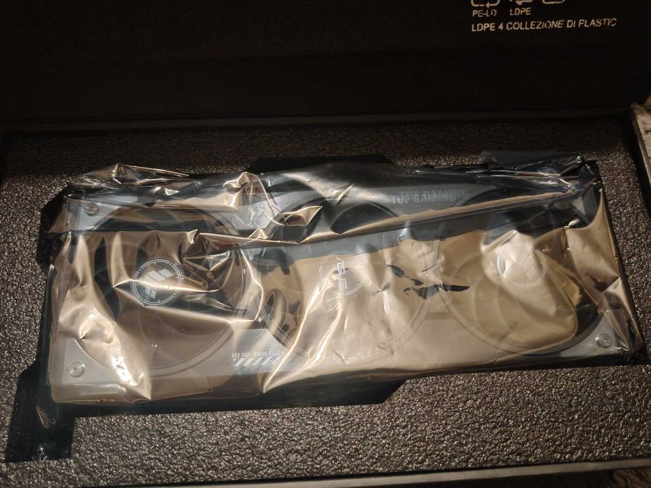 Видео Карта ASUS TUF Gaming Radeon RX 9070XT OC 16GB GDDR6 256bit