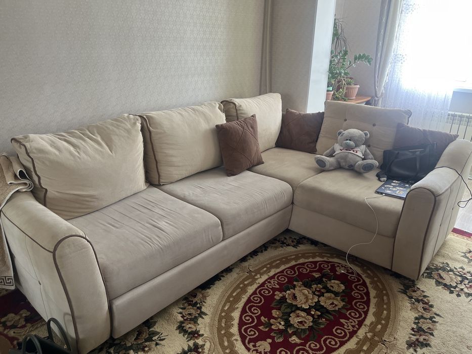 Продается диван для гостиной