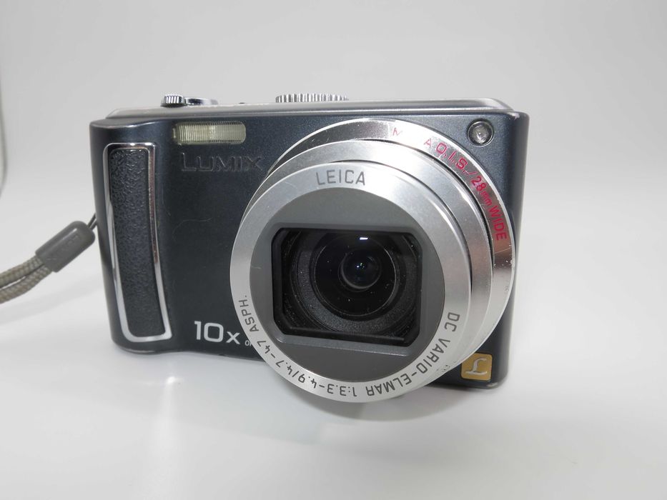 Panasonic Lumix TZ4 компактен цифров фотоапарат с голям Leica 10х оптичен зум, дигитална камера в отлично състояние, работи перфектно