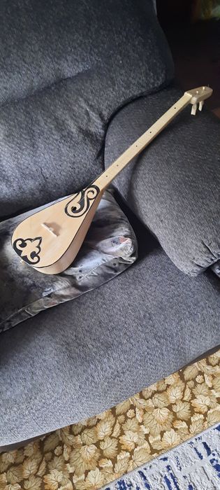 Домбра ручной работы