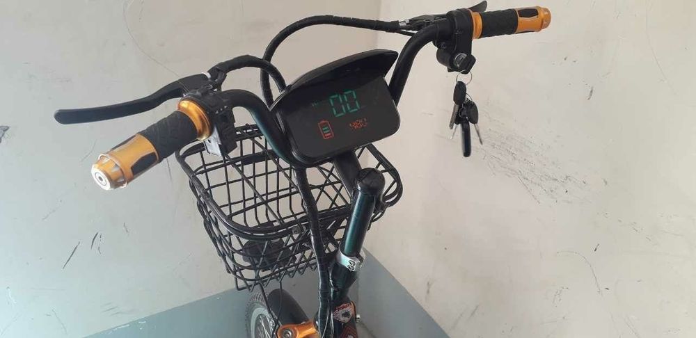 VELOSKUTER: POSSAT. Black. Holati yaxshi