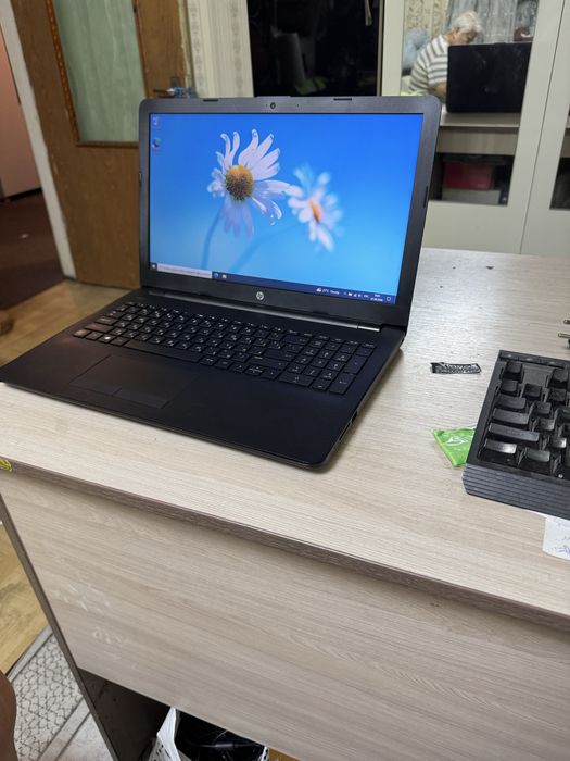 Ноутбук HP 15-ra048ur
