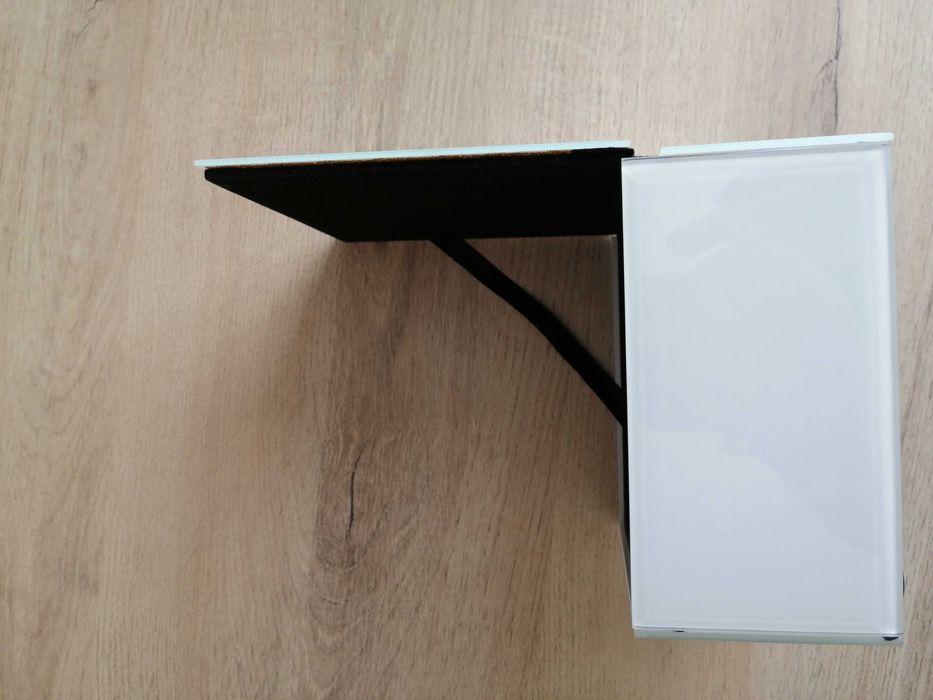 Cтъклена кутия за бижута бяла със златен надпис