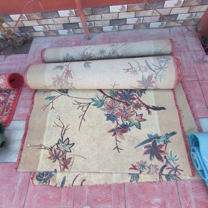 Киска муддат ишлатилган 2х3 м. ва 3х5 м.  гиламлар сотилади