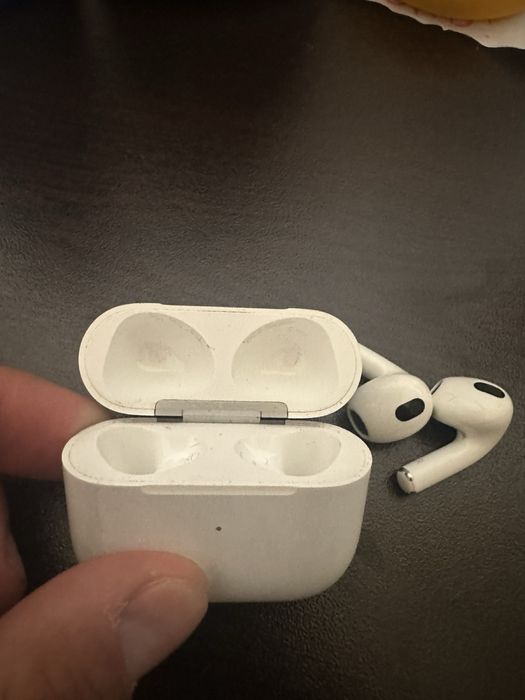 Безжични слушалки AirPods 3