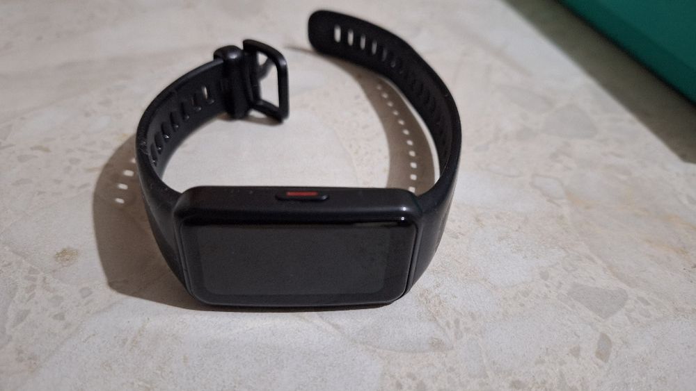 Фитнес-браслет Honor band 6