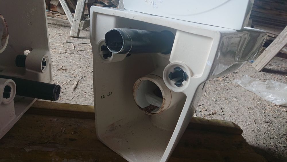 Тоалетна чиния за вграждане към структура