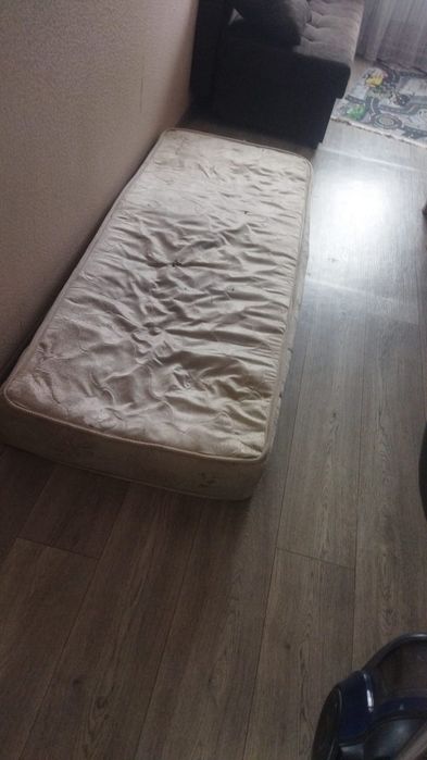 Отдам даром матрас