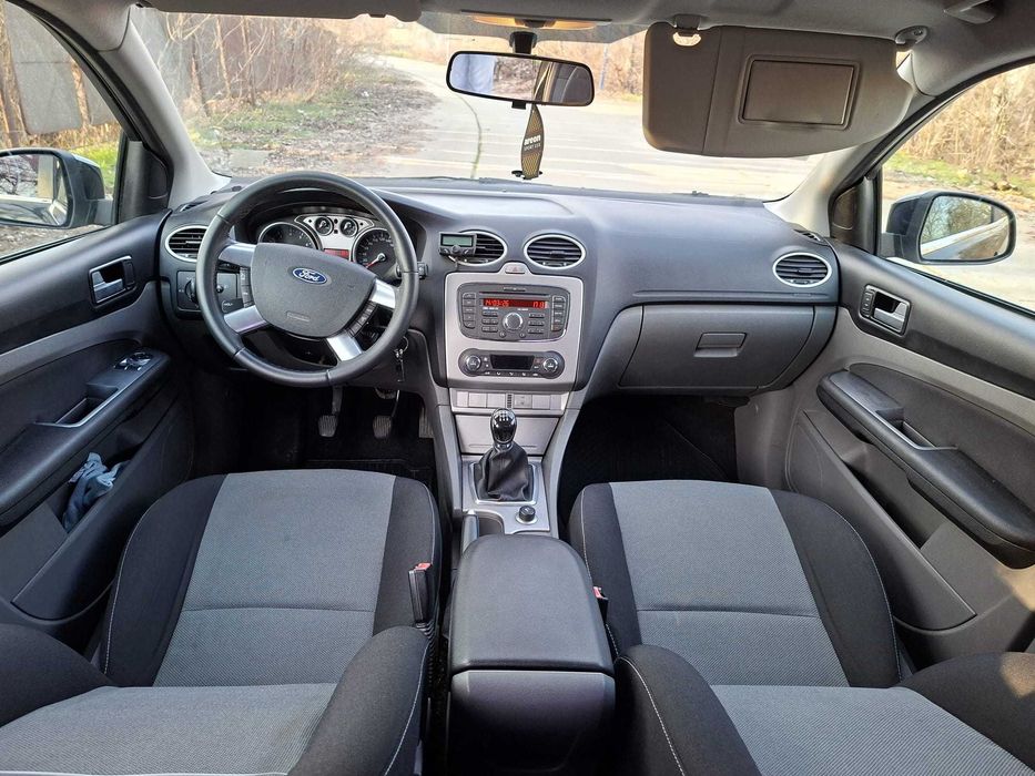 Ford Focus Facelift 2011 1.6 benzina 100 CP – 164.000 km – stare foarte buna