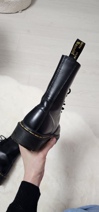 Bocanci Dr Martens in stare foarte buna