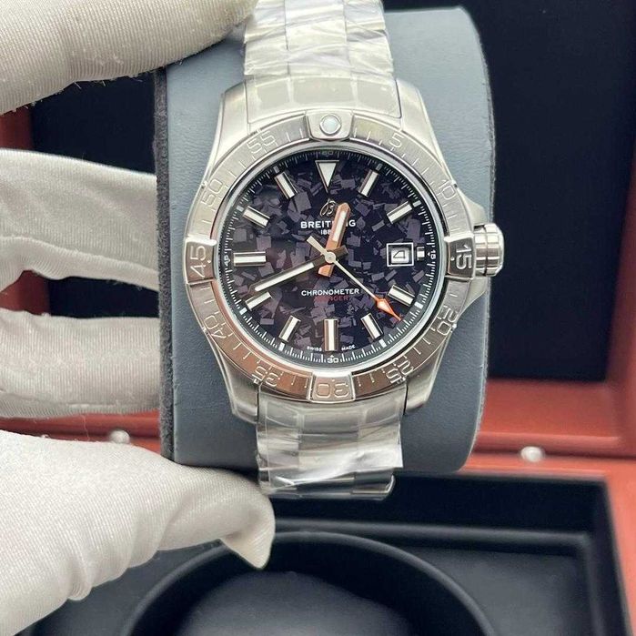 Breitling Avenger Automatic 42 cu mecanism automat