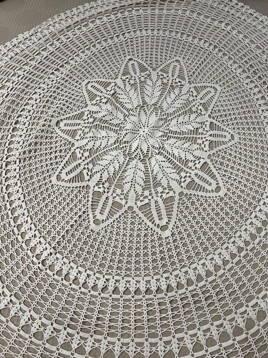 Покривка за маса, плетена на 1 кука