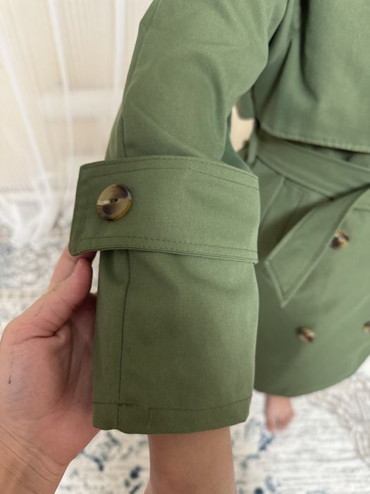 Плащ 38 размер (4-5класс) 4900тг