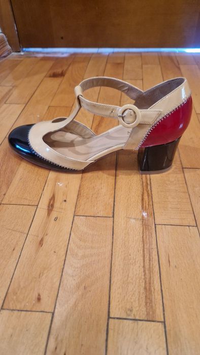 Продаются женские туфли