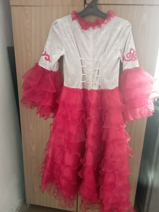 продам платье.  12-13 лет.