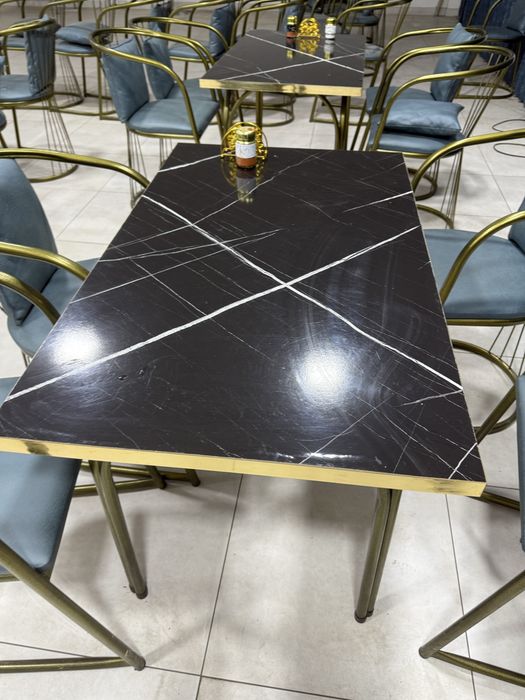 Stol stul sotiladi kafe uchun