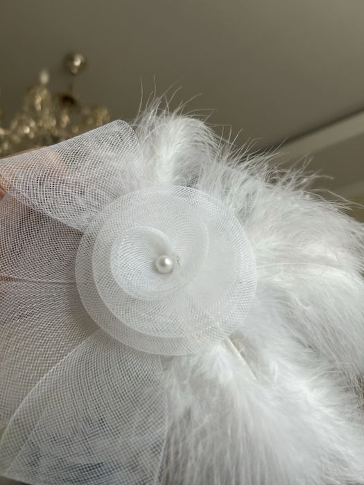 Қыз балаға арналған әдемі ақ көйлек сатылады