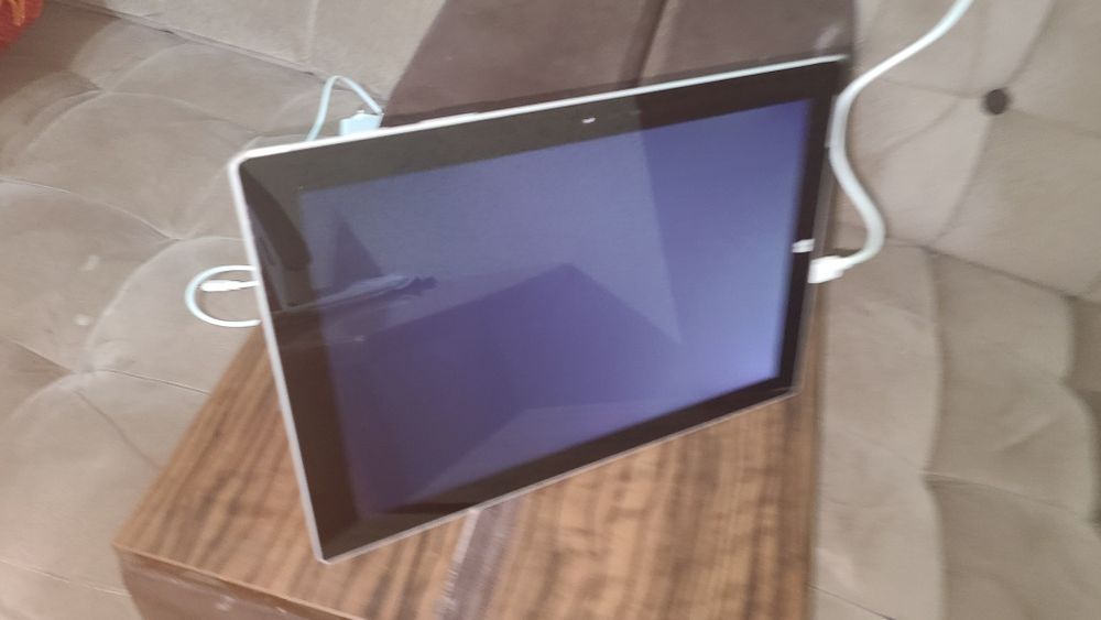 Microsoft surface sotiladi.