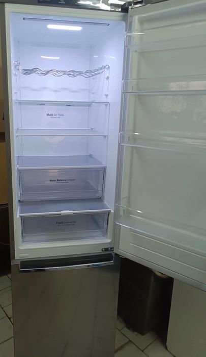 Хладилник с фризер
