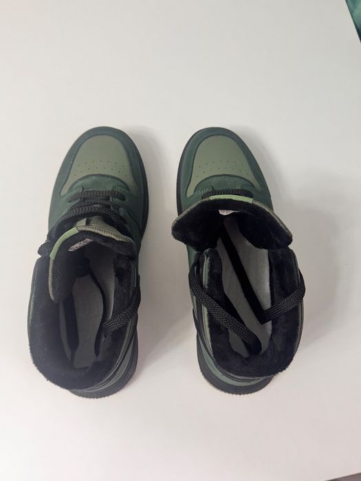 Продам кроссовки утепленные warrior.