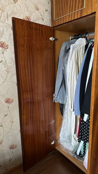 Продам шкаф советский