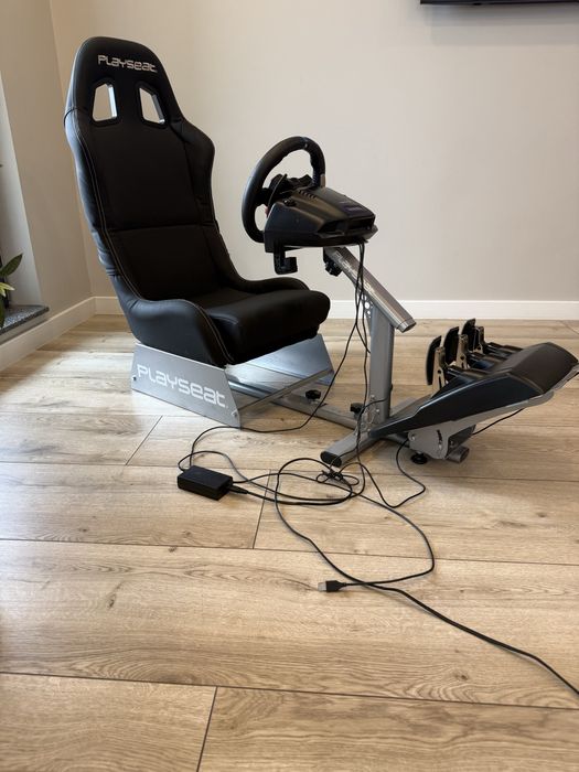 Set Racing Complet - Scaun gaming PLAYSEAT Cockpit Ev + Volan LOGITECH