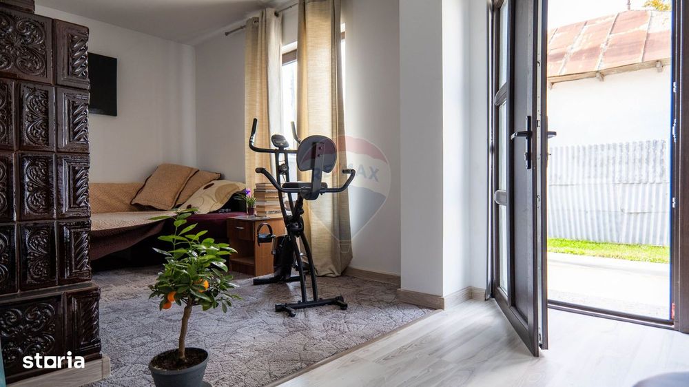 Vanzare vila si spațiu comercial, gradina si garaj-zona Corbii Mari
