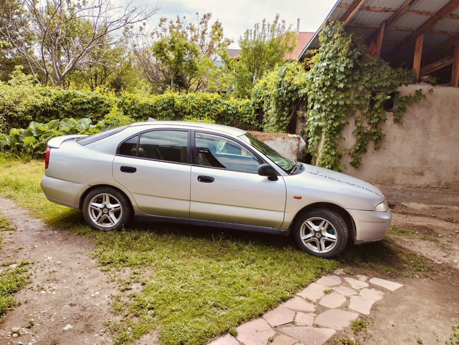 Митсубиси Харизма