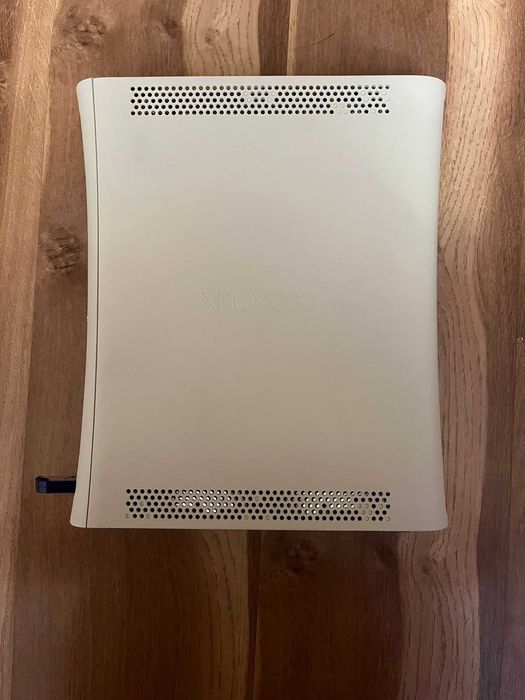 Xbox 360 2 controllere + kinect