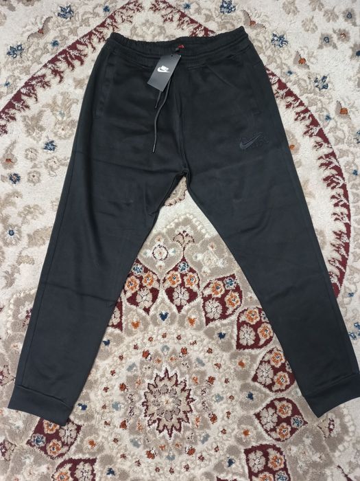 Vând pantaloni trening Nike